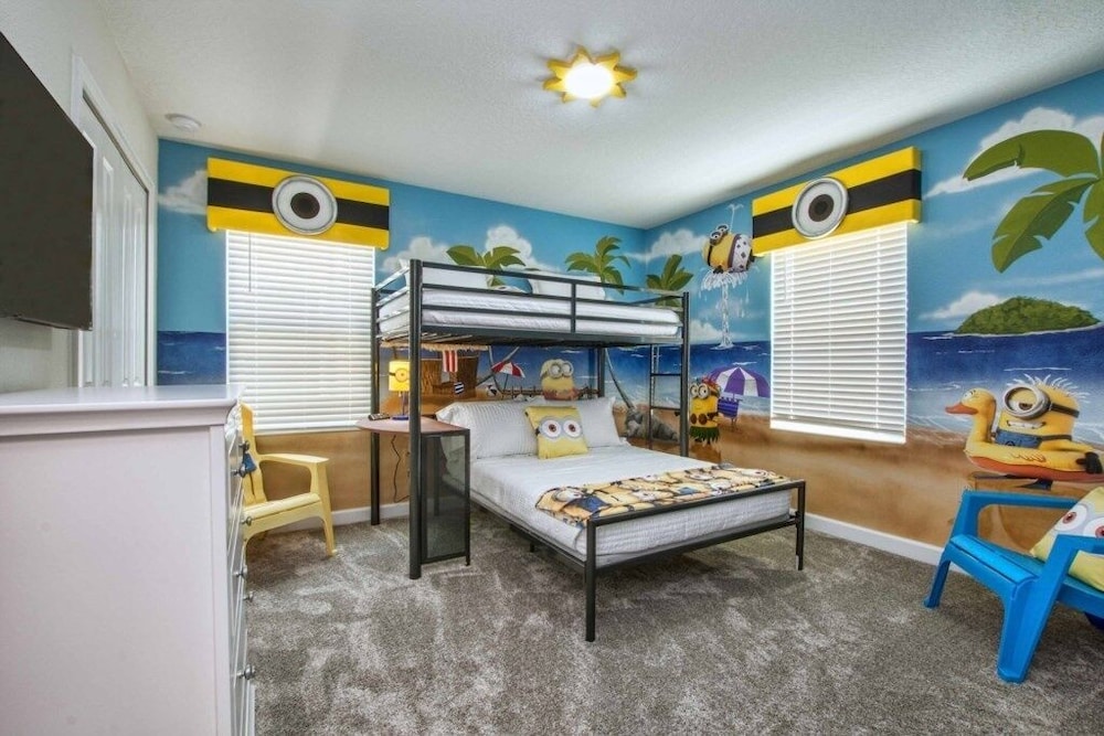 Storey Lake 8 Bed Lake Front Pool & Spa - 1684str 8 Bedroom Home by RedAwning