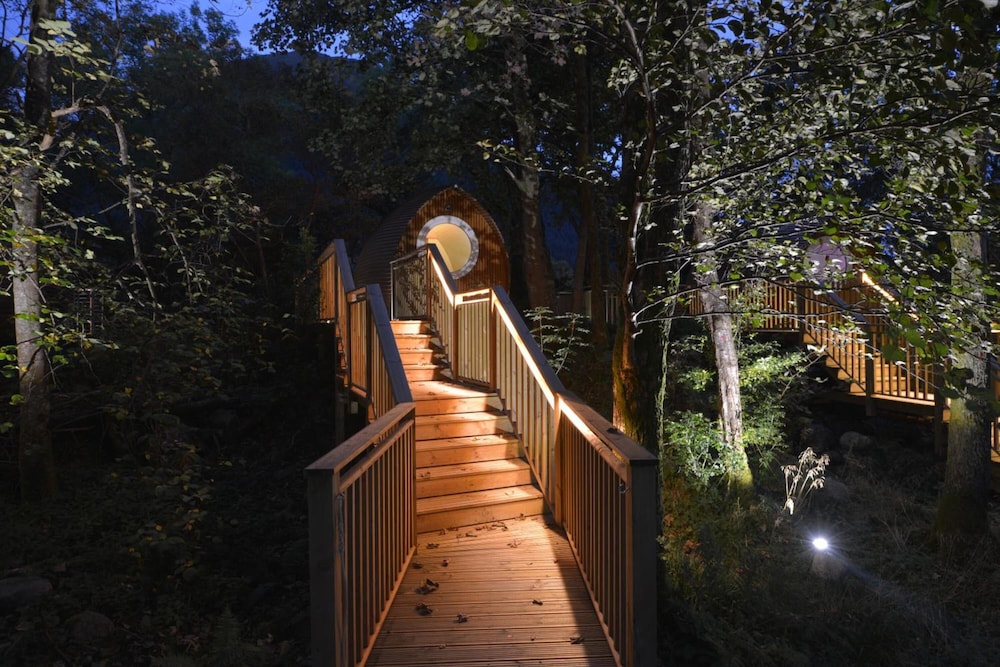 RiverBeds Lodges with Hot Tubs