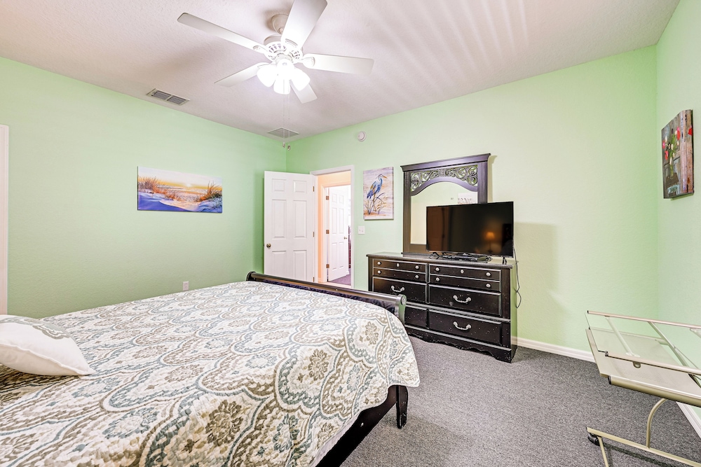 Pet-friendly Gem w/ Yard & Pool Access in Sebring