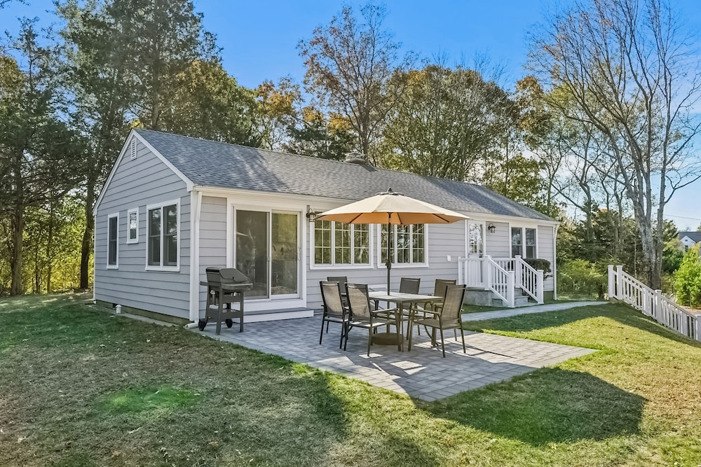 3BR Home Walk to Beach w/ Outdoor Shower & Grill
