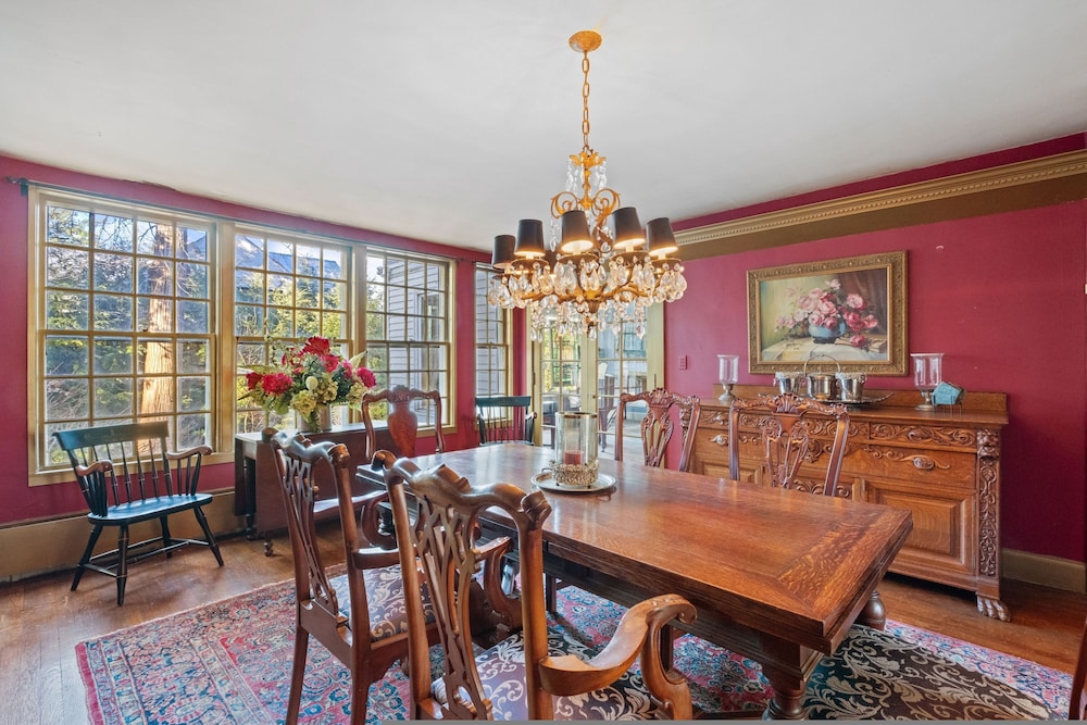 Spacious Dartmouth College Home on Occum Pond