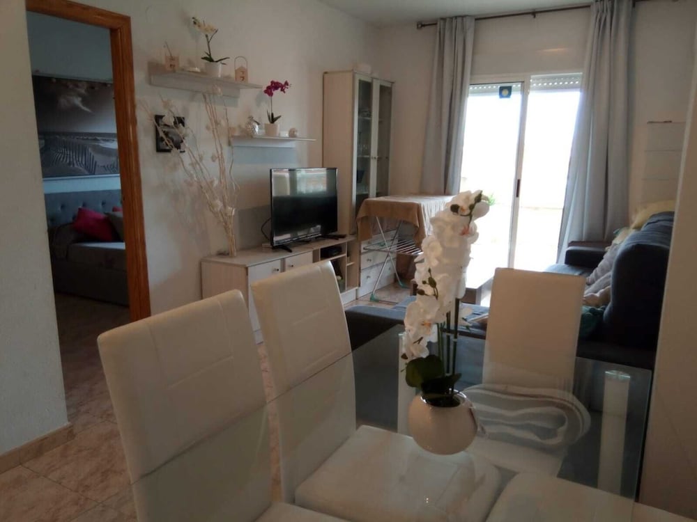 Wonderful top Floor Apartment Ideally Located Between sea and the City Center photo 2