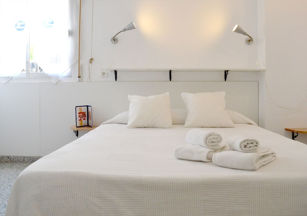 Hotel Hostal Altamar - Image 1