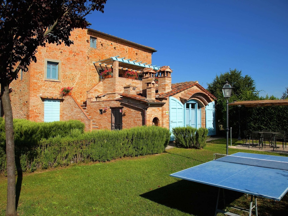 Villa in Cortona With Pool & Garden view 4