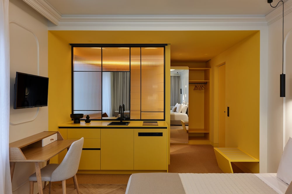 Dwell - Elegant City Stay