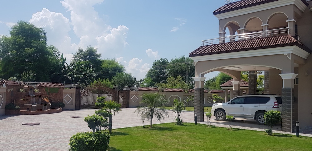 Entire 6-bed Garden Villa view 4