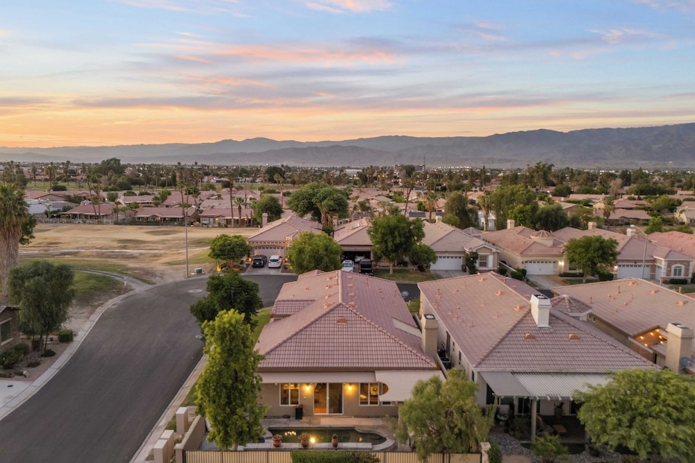 Designer Desert Oasis w/ Pool, Hot Tub, Outdoor Lounge The Riley by Avantstay