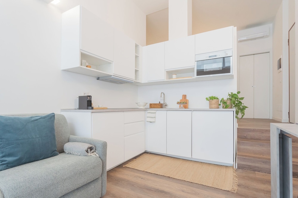 A Step From the Dome Apartment by Rent all Como