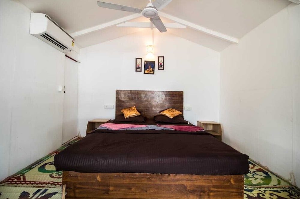 Cafe Del Mar Cottages And Rooms