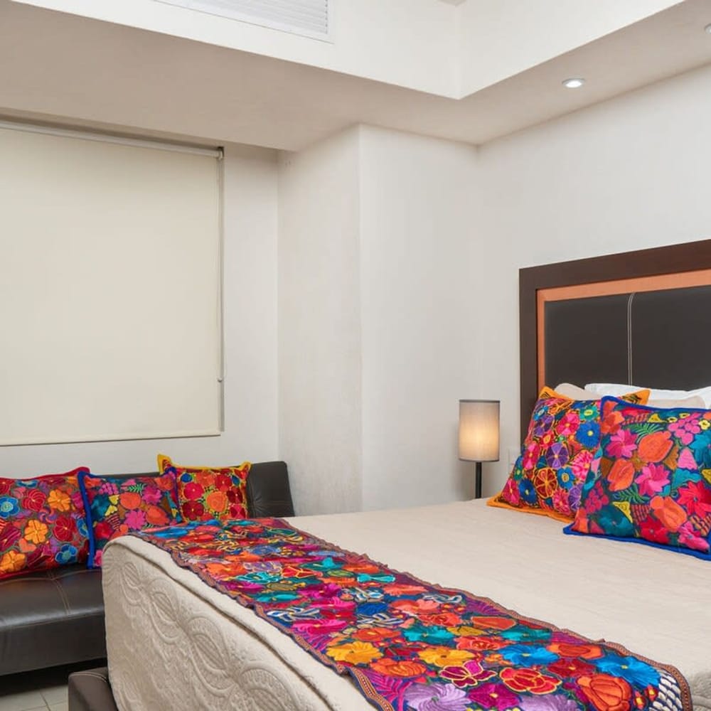 Ocean Front Condo 1 Bedroom 3 Beds 2 Bathrooms