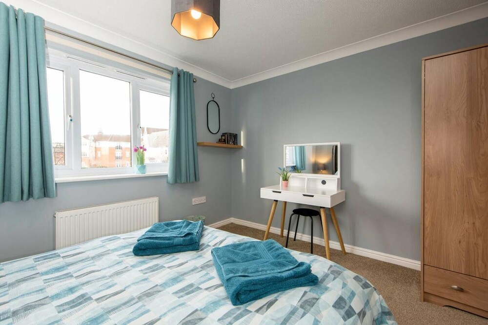 Darlington 3 bed House Near Train Station