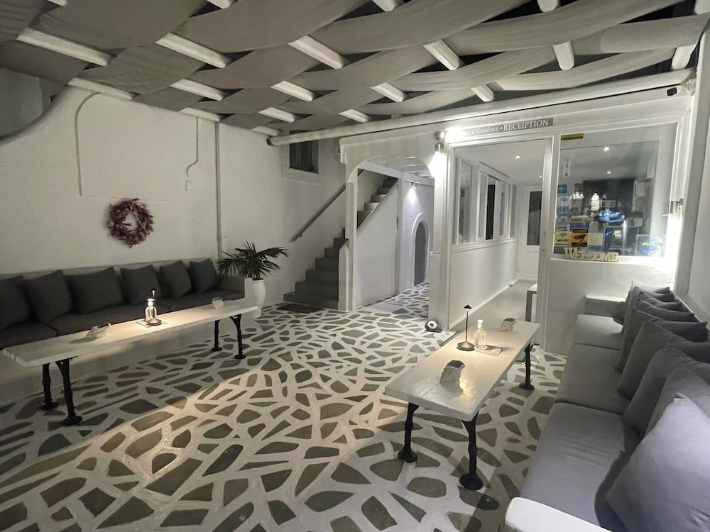 Zoumis Residence