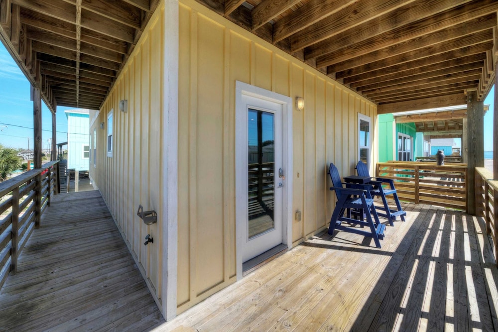Sleeps 28 2 Homes w/ Boat Dock & Waterfront Pool Laguna Village Haven