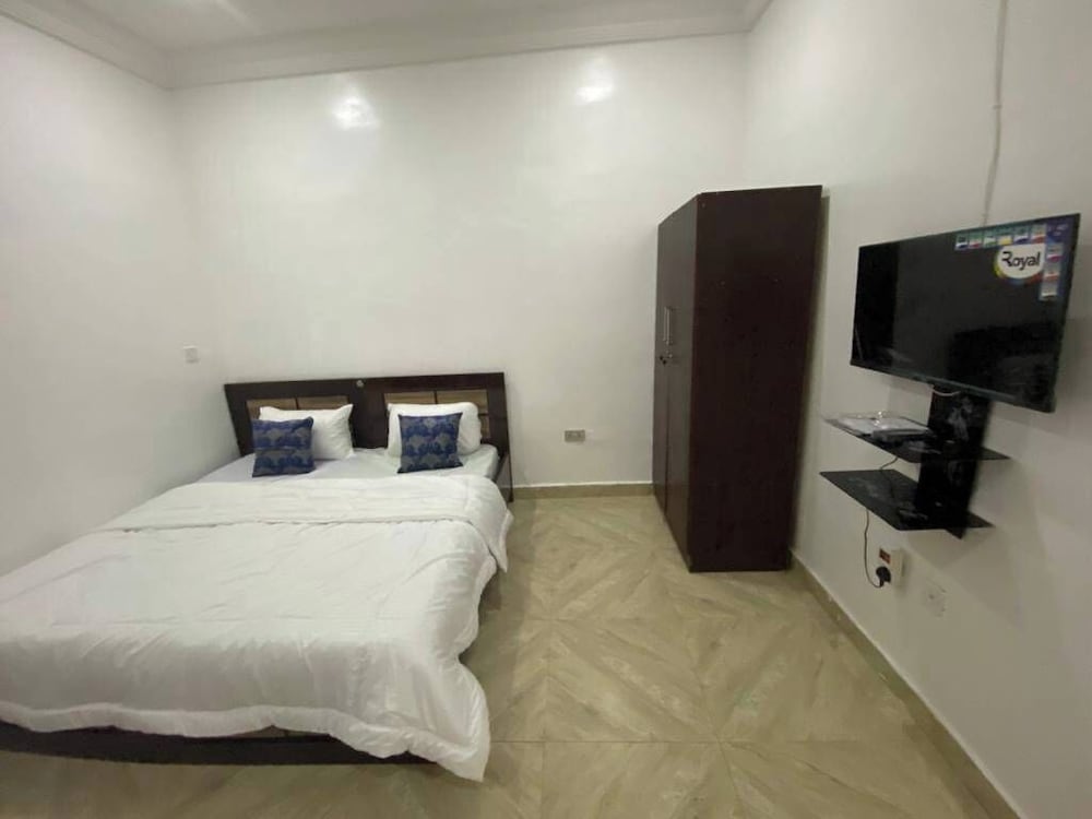 ROSSY'S APARTMENTS