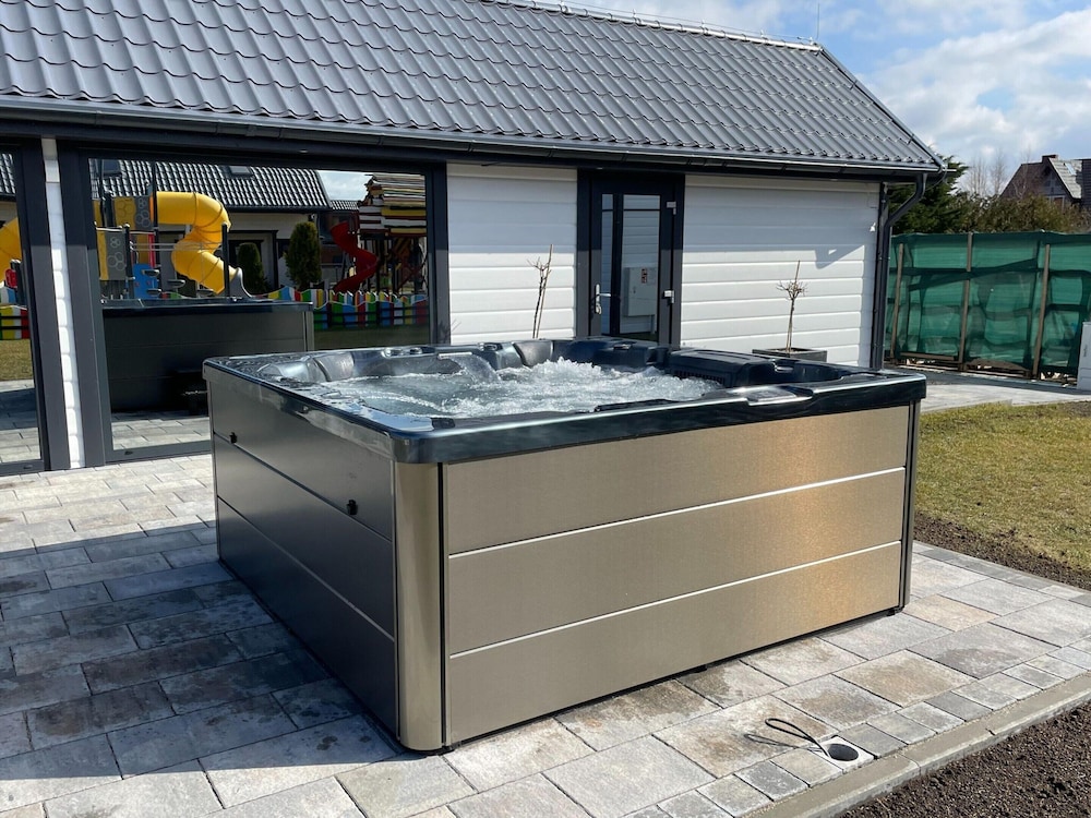 Holiday Homes Near the Beach, Sauna, Whirlpool