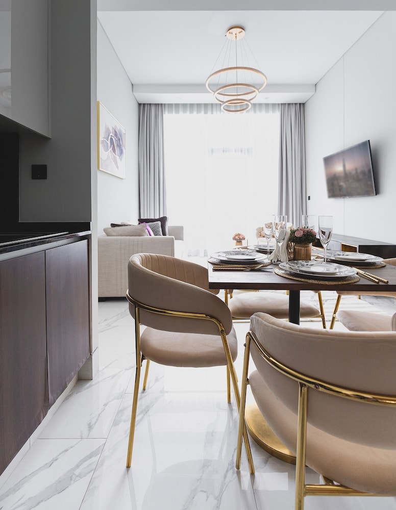 GLOBALSTAY. J One Tower Apartments
