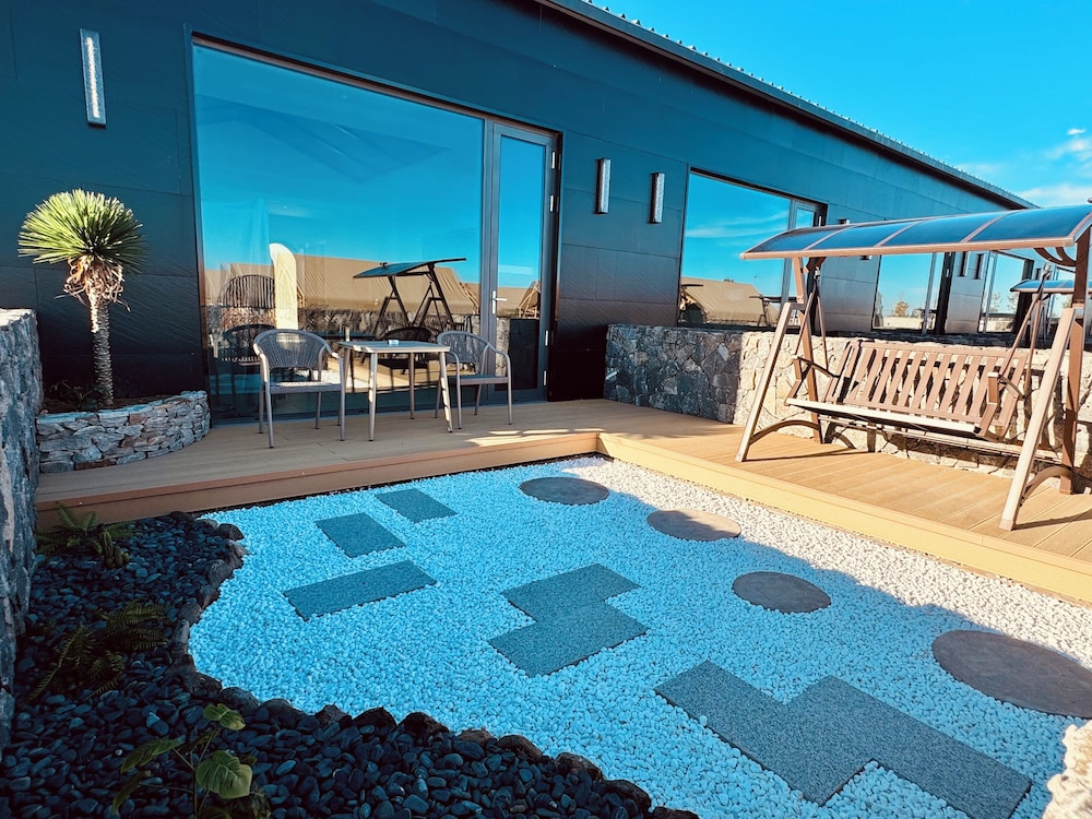 QING Luxury Campground Hotel