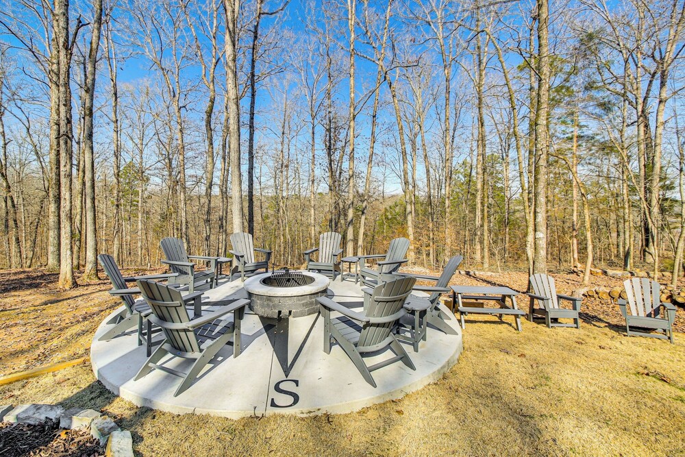 11 Mi to Marina on Lake Hamilton: Cabin Getaway