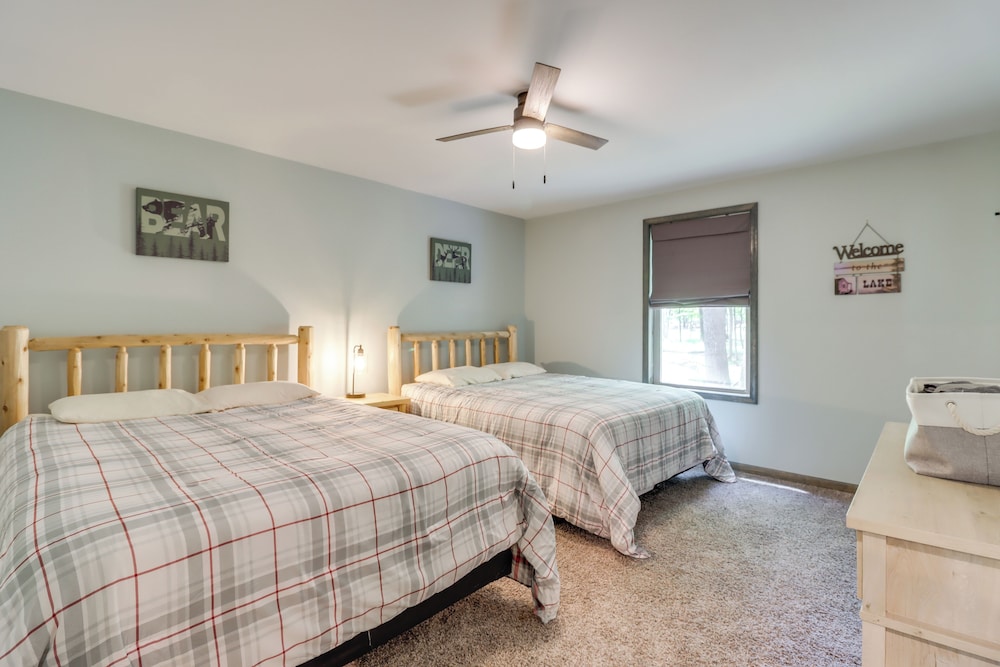 Hot Tub & Community Beach: Albrightsville Home!