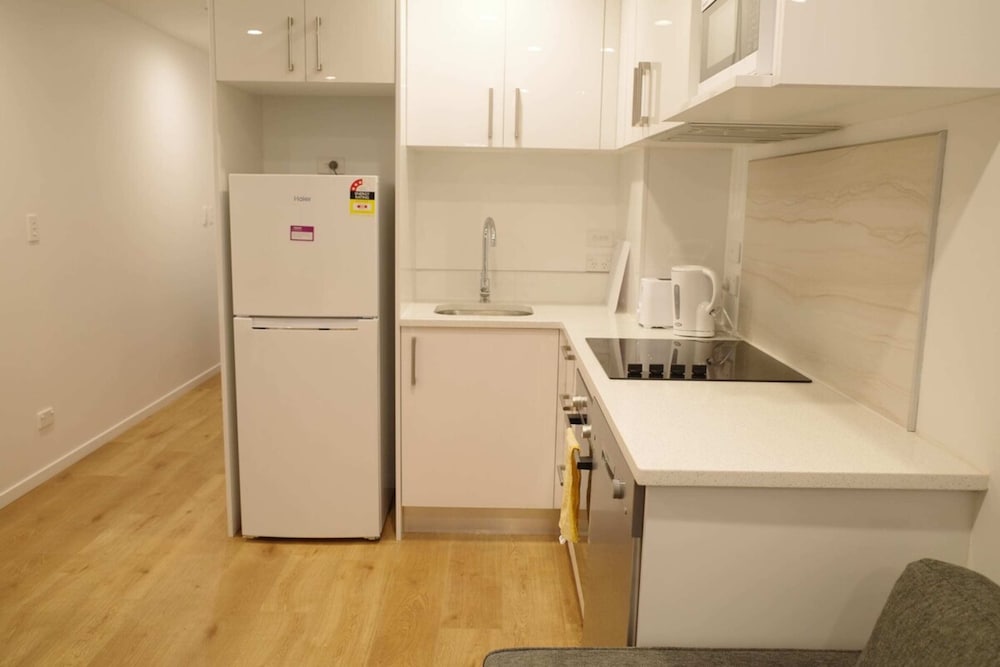 Modern, Cosy Studio Apartment Auckland Central view 5