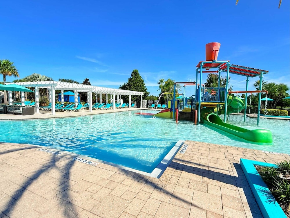 Family Villa in Windsor Lazy River BBQ Pool