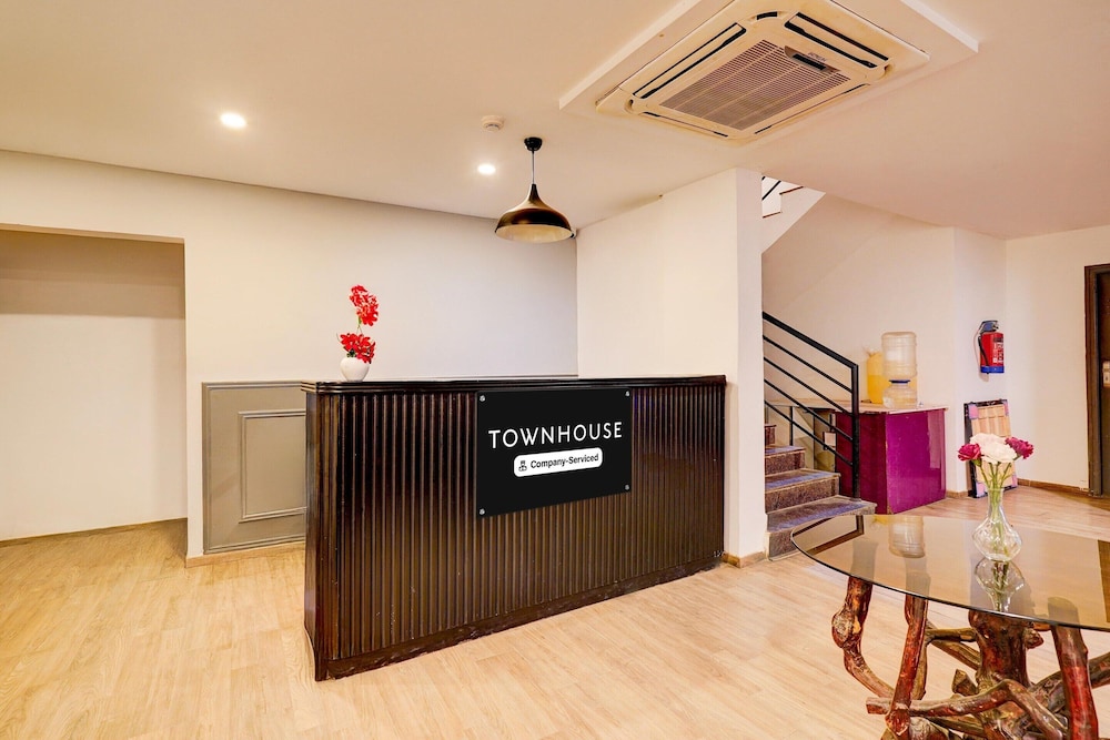 Spacious Comfort Stays Near Aerospace Museum