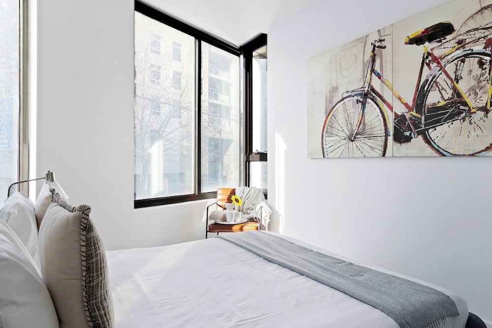 A Cozy 2BR Apt Right on Buzzing Chapel Street