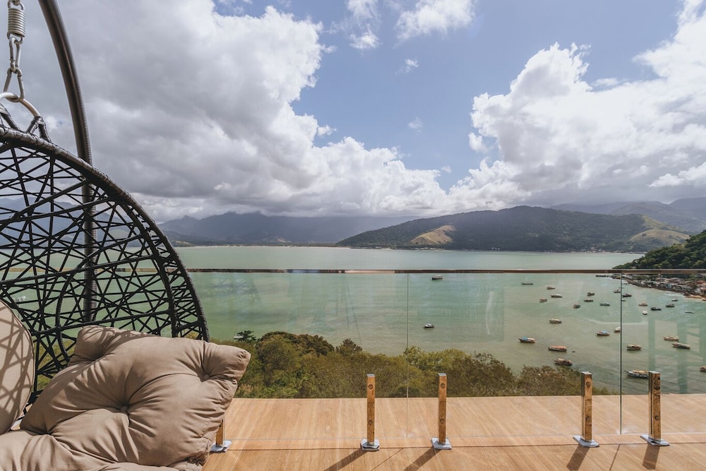 Casa com Piscina Churrasqueira e Vista