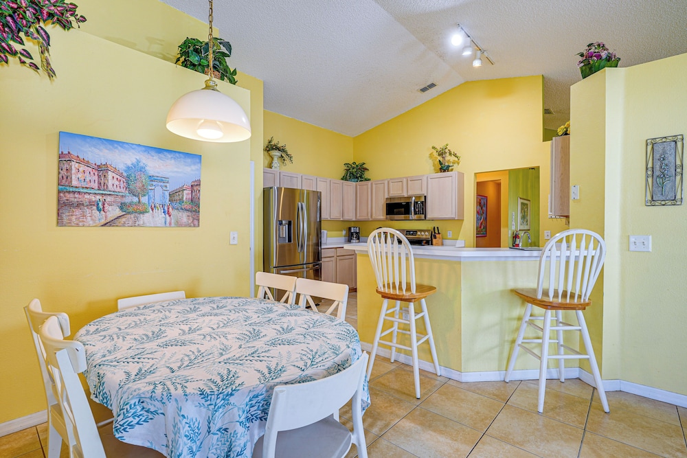9 Mi to Walt Disney World: Family Home w/ Pool!