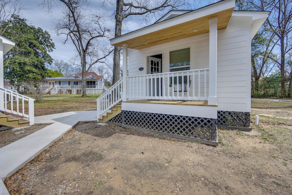 Half-mi to Dtwn: New Cottage in Jefferson!