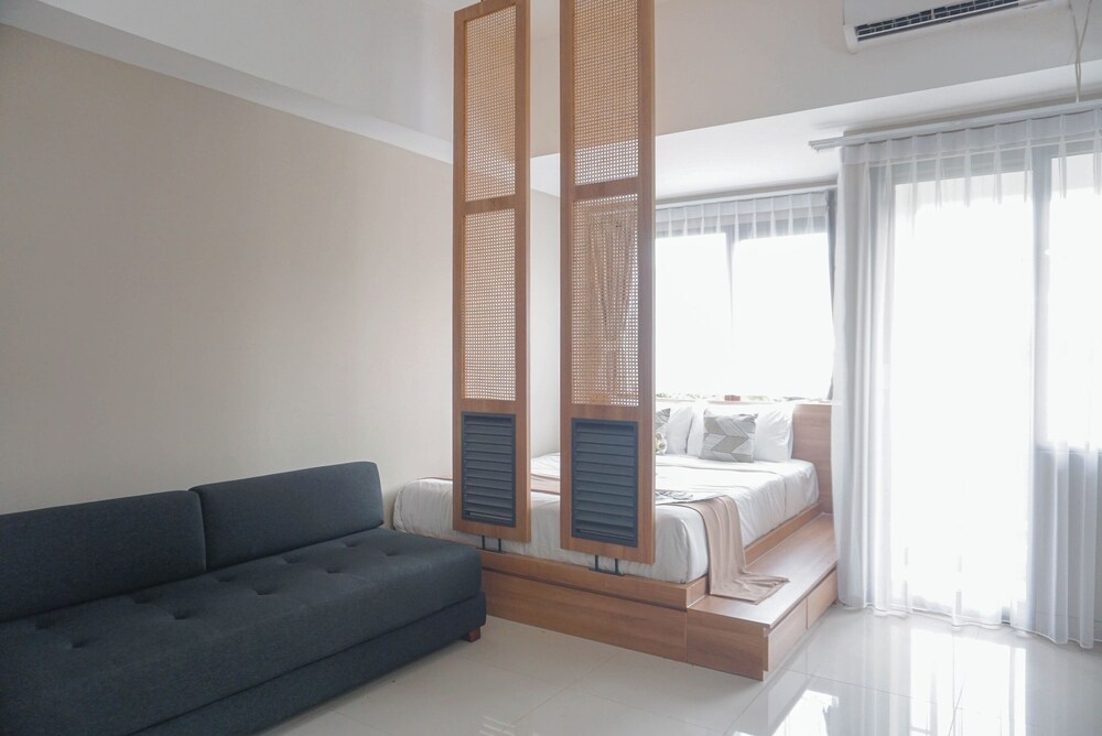 Comfortable Studio Room at LRT City Jatibening