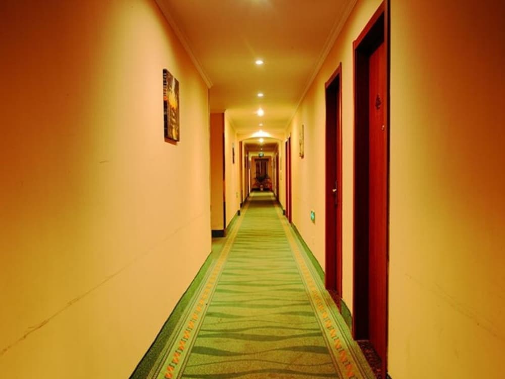 GreenTree Inn Lianyungang Ganyu South Station Express Hotel