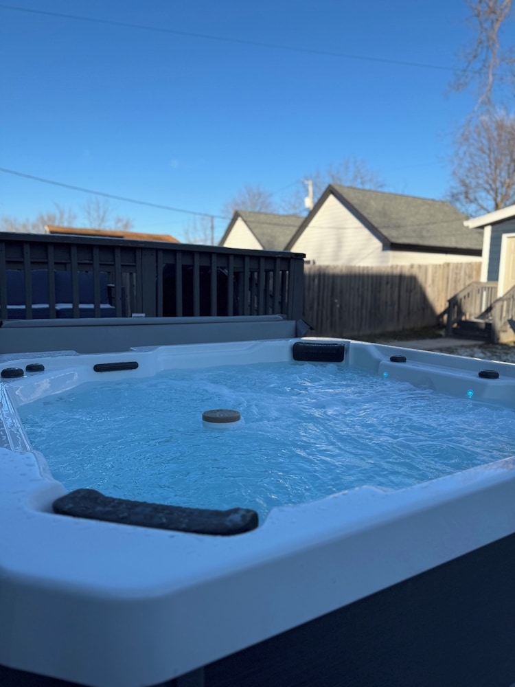 Spacious Home for Groups with Hot Tub in Indy