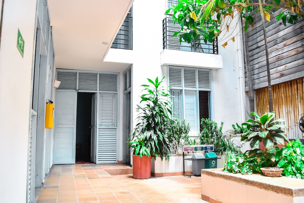Aluna Hostel B&B