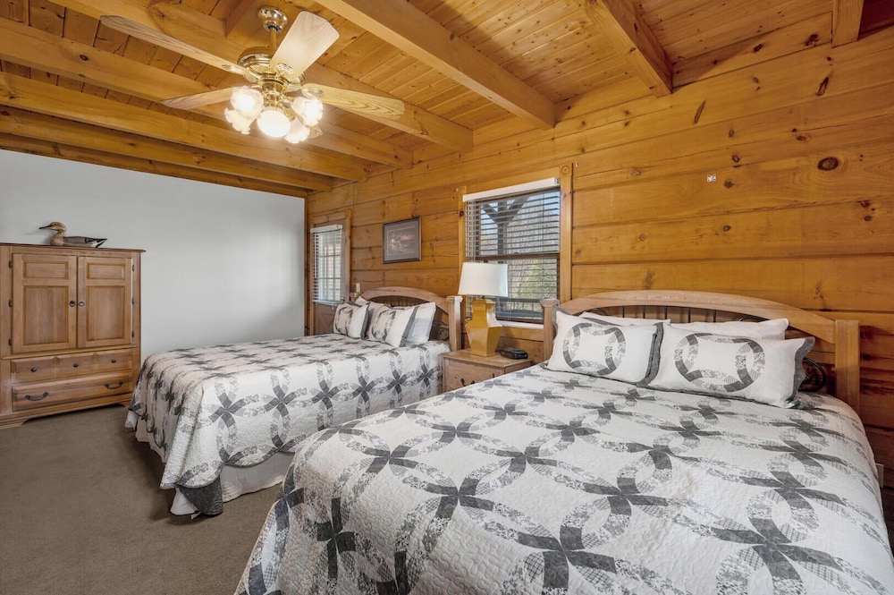 Country Pines Lodge