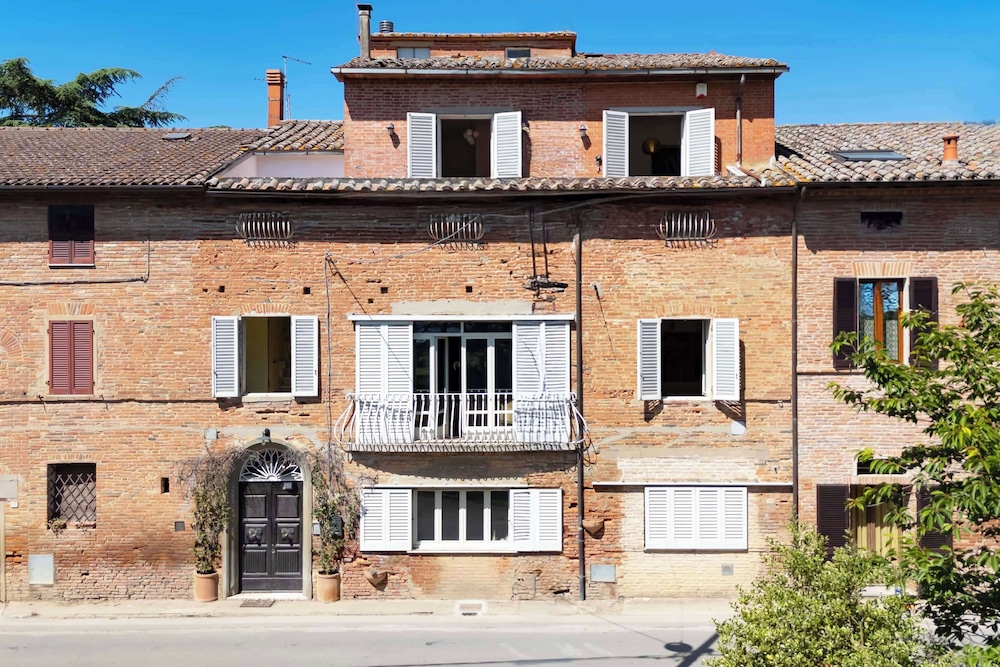 Tuscany - Townhouse - Sleeps 18 - Garden Near Lake
