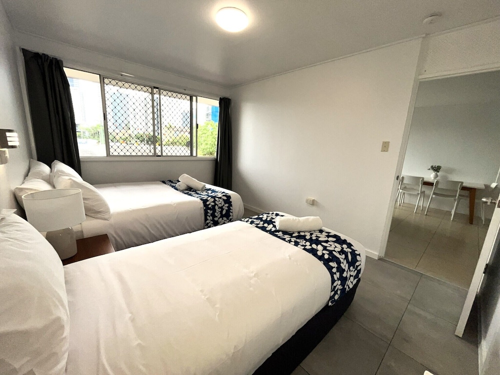 Mermaid Beach Vacations - Browns Broadbeach - Property Image 3
