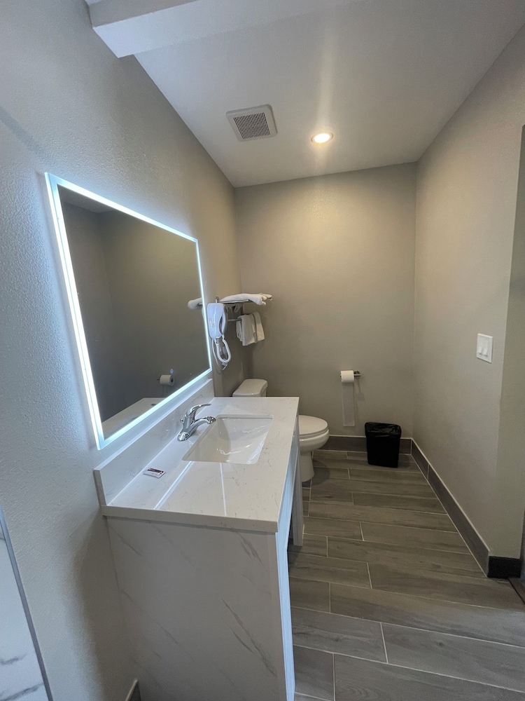 Stadium Inn & Spas