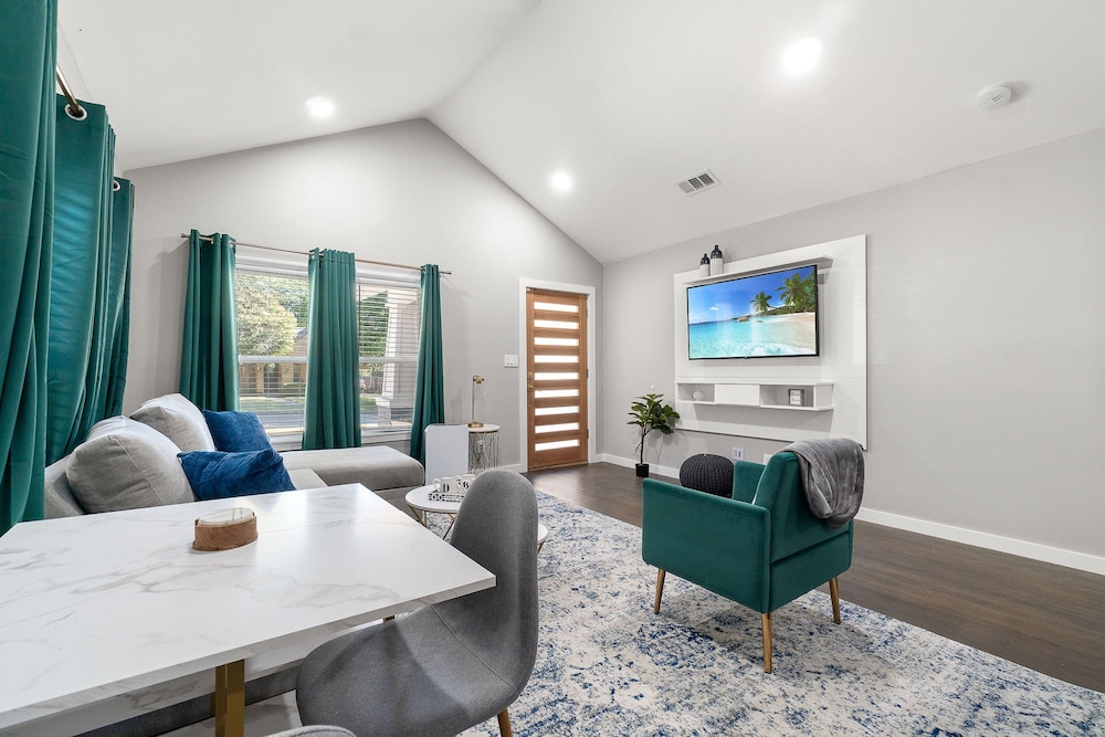 Emerald Indigo House Pet Friendly