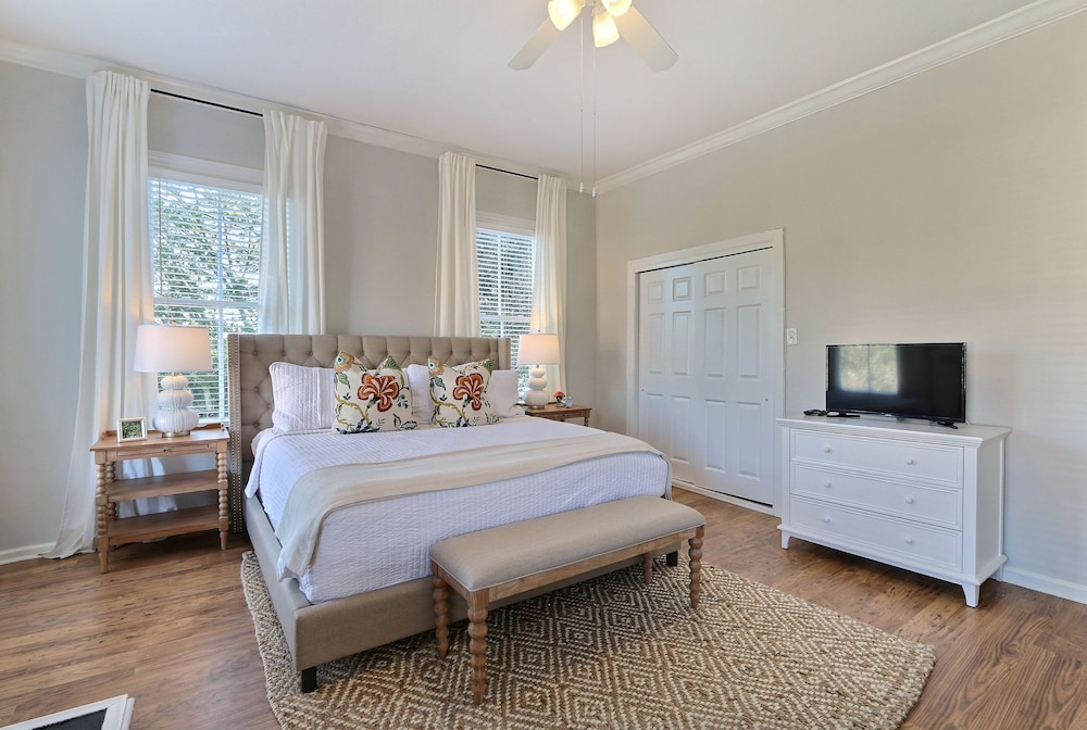 Gallery Stays - Parkside Manor view 3