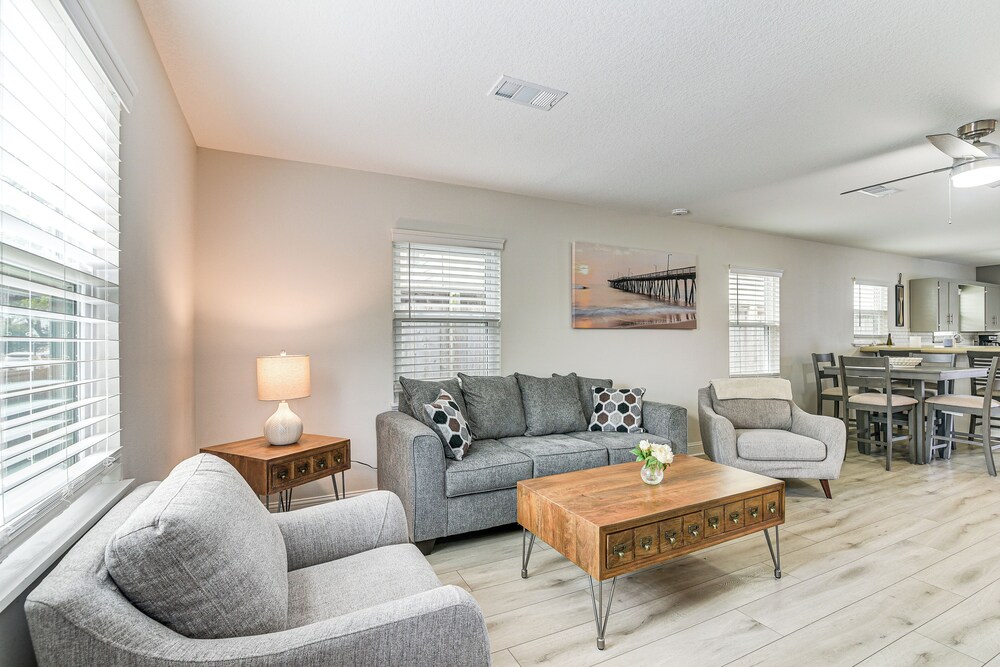 Steps to Seawall: Fenced Family Home in Galveston!
