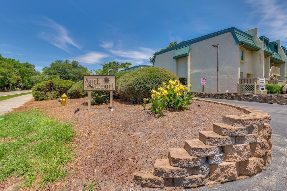 Steps to Beach & Pool: Hilton Head Island Condo!