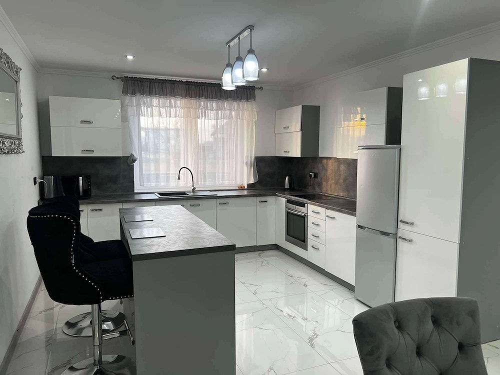 4-bed Villa Retreat - Bbq, Garden & Stunning Views