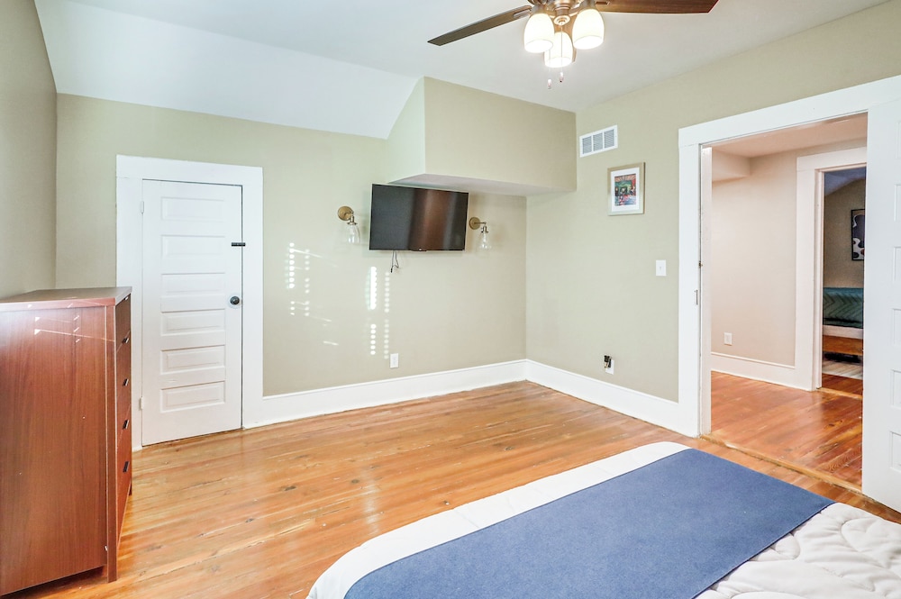 1 Mi to Dtwn: Pet-friendly Macon Home w/ Yard