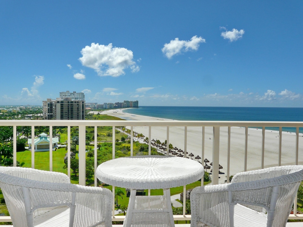 Sunny Beachfront Condo With Pool and Sw-facing Balcony