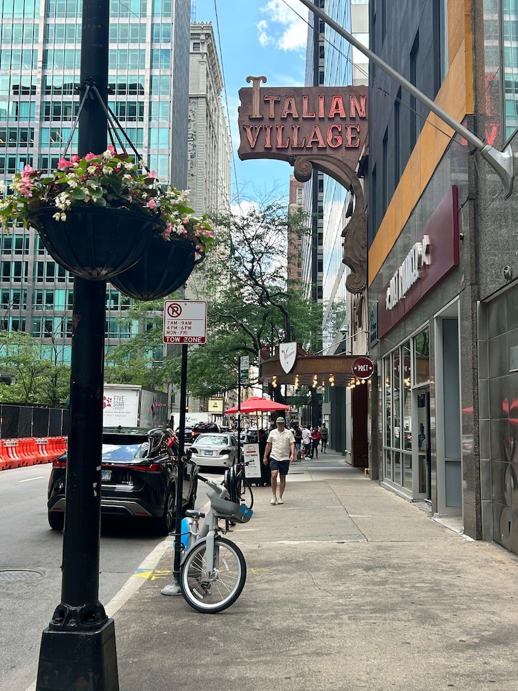 Downtown 2BR Unique Amenities Ideal for Tourism