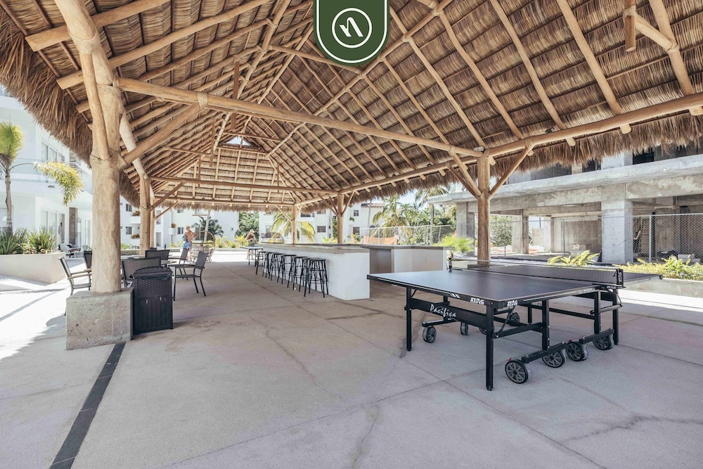 3BR Condo Right Next to the Beach - Pool - Palapa