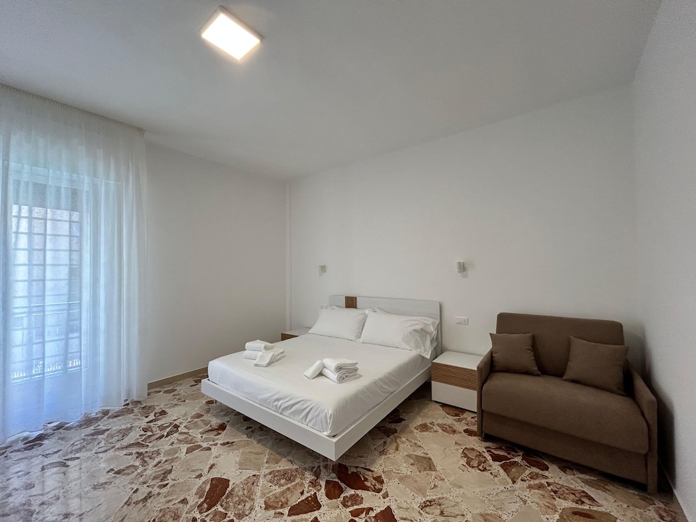 My50s in Monopoli With 4 Bedrooms and 2 Bathrooms