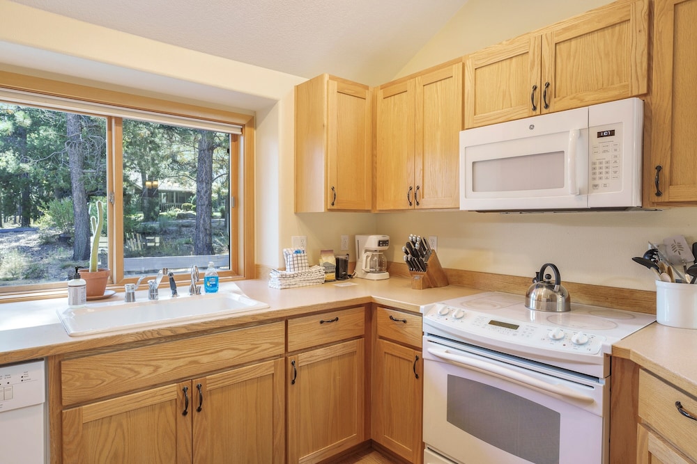 15 Lassen Ln 4 Bedroom Home