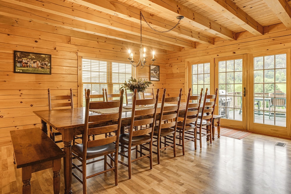 Game Room + Fire Pit: Sprawling Westfield Retreat!